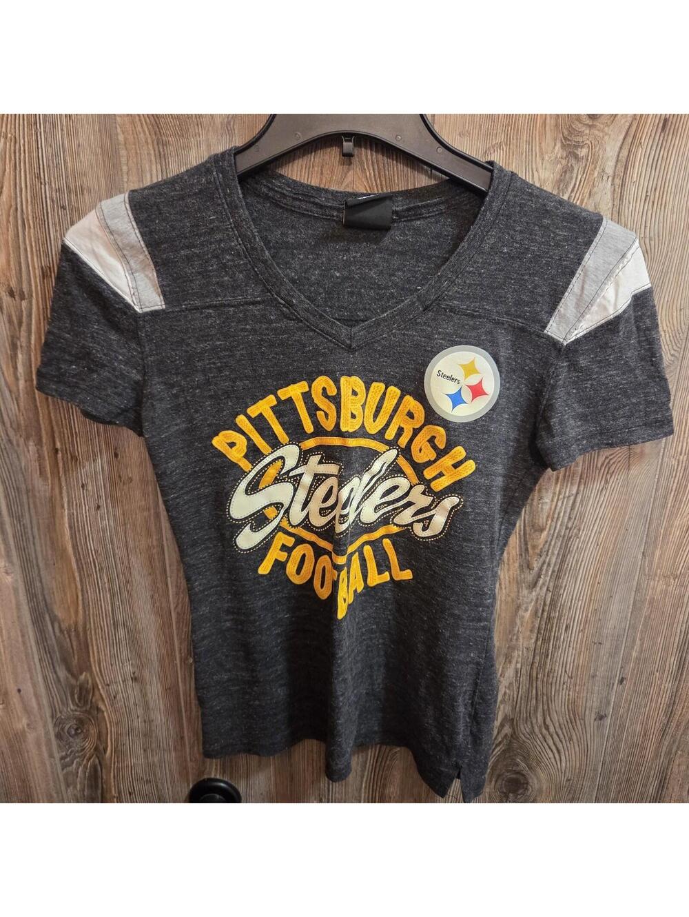 Pittsburgh Steelers Football NFL Women’s Size Med V-Neck T-shirt Charcoal Black